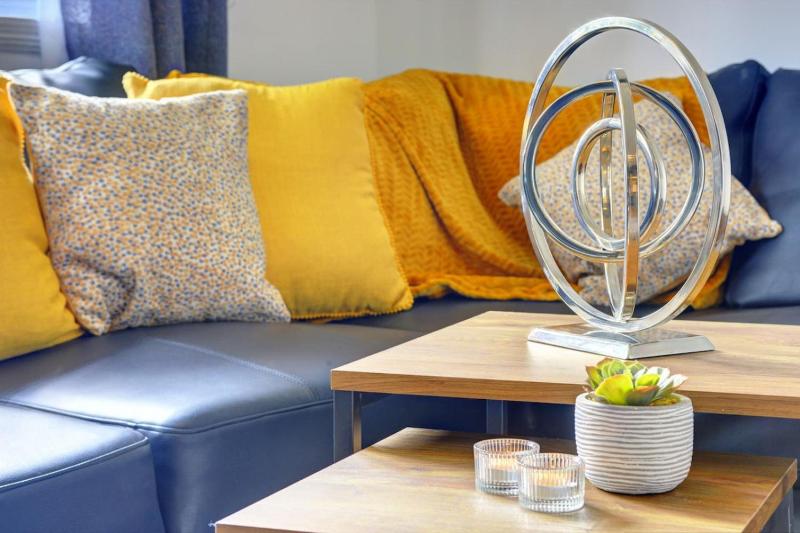 Luxurious 1 Bed flat Long stays welcome - image 7