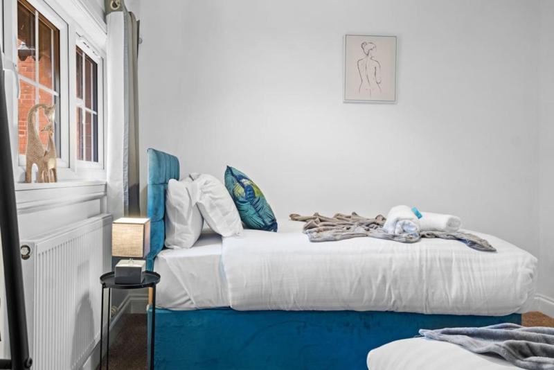 Long term Luxurious 1 bed flat - image 23