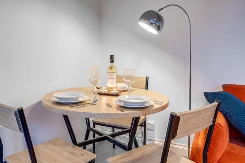 Long term Luxurious 1 bed flat - image 8