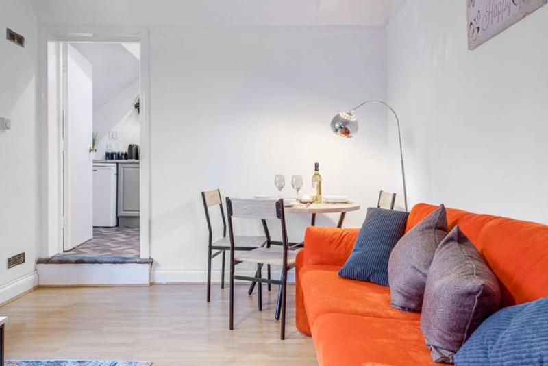 Long term Luxurious 1 bed flat - image 10