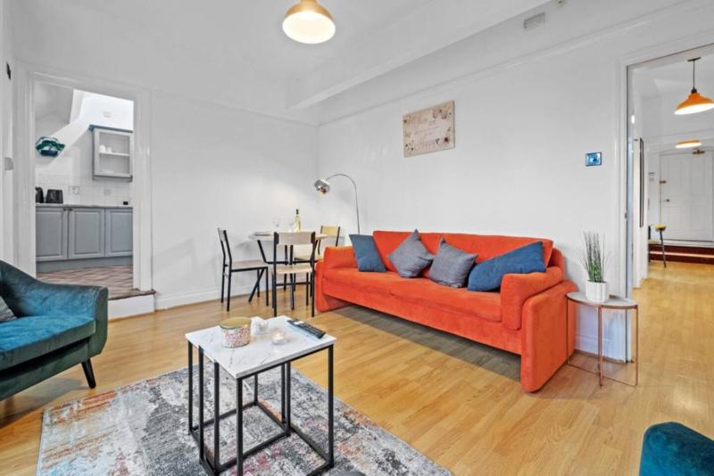 Long term Luxurious 1 bed flat - image 1