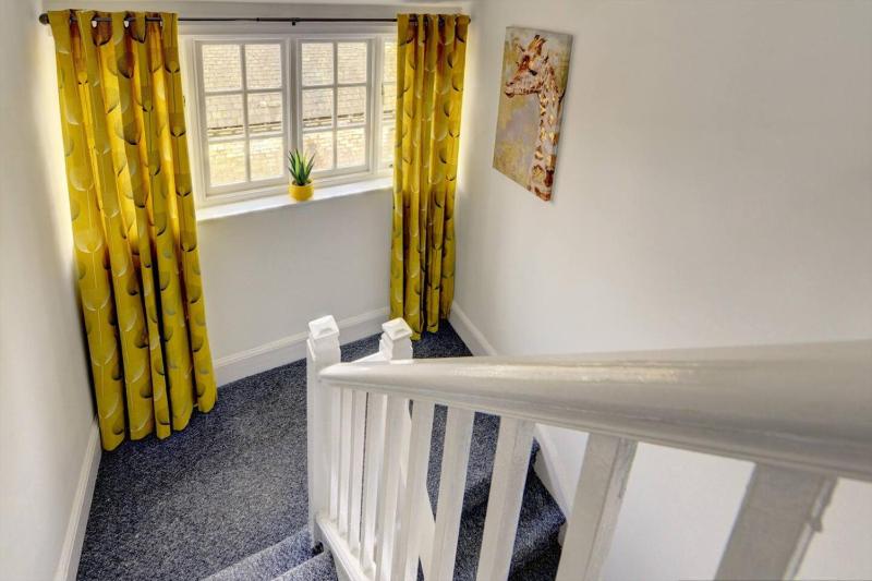 Spacious 1 bedroom welcomes contractor long stays - image 36
