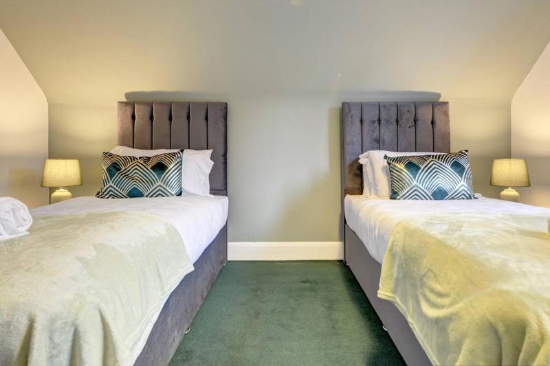 Luxurious 2 bedroom flat - image 21