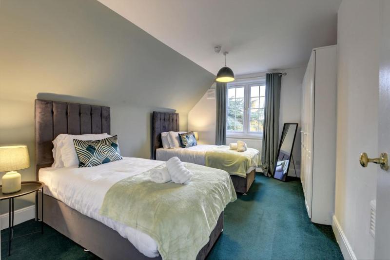 Luxurious 2 bedroom flat - image 38