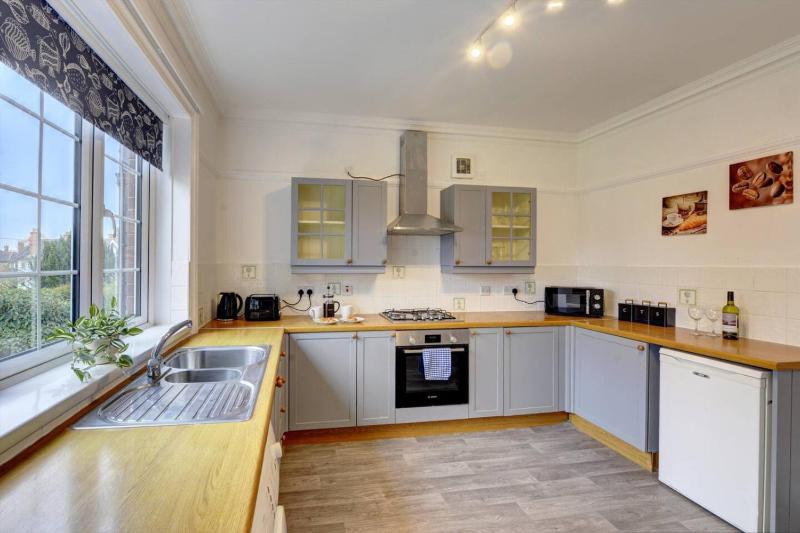 Luxurious 2 bedroom flat - image 19