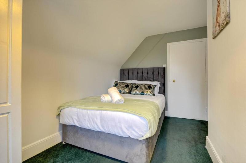Luxurious 2 bedroom flat - image 26