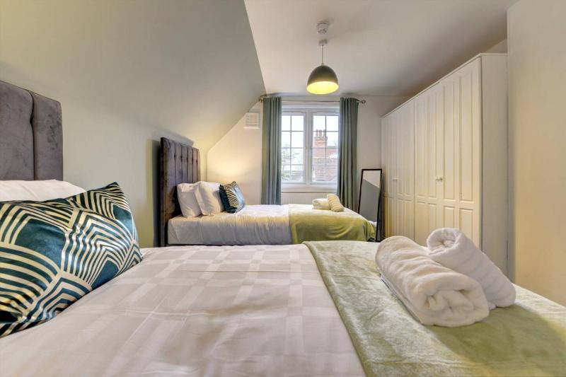 Luxurious 2 bedroom flat - image 34