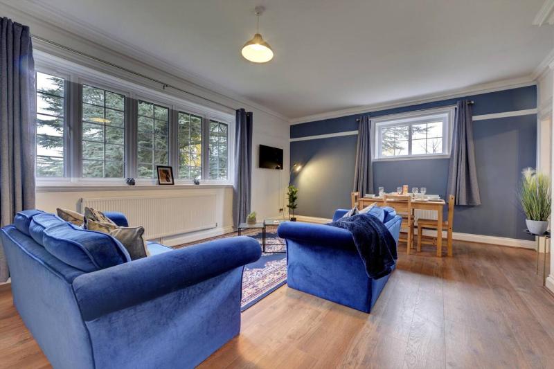 Luxurious 2 bedroom flat - image 11