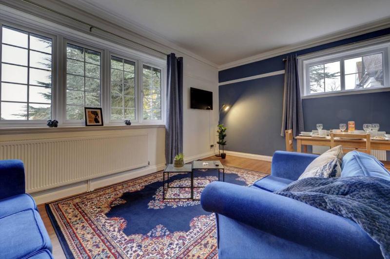 Luxurious 2 bedroom flat - image 3