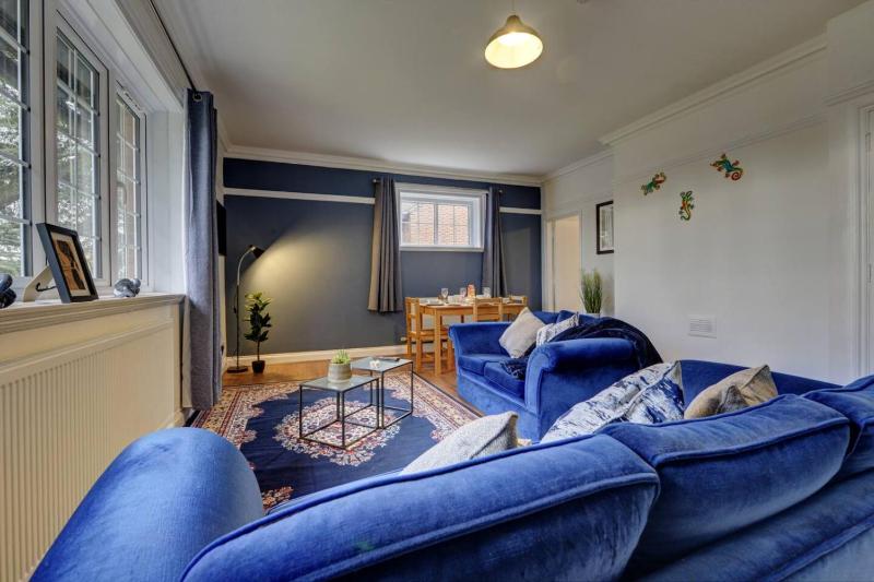 Luxurious 2 bedroom flat - image 20