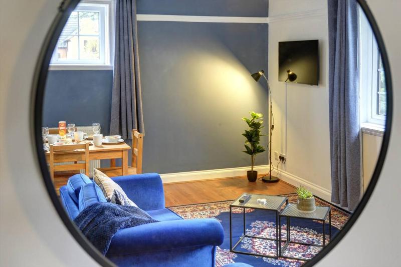 Luxurious 2 bedroom flat - image 18