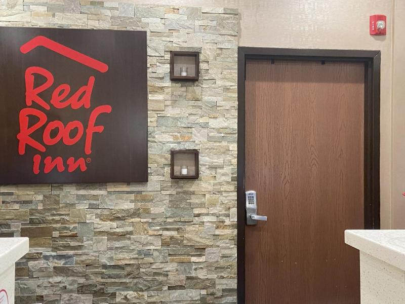 Red Roof Inn Pittsburgh - McKnight Rd - image 5
