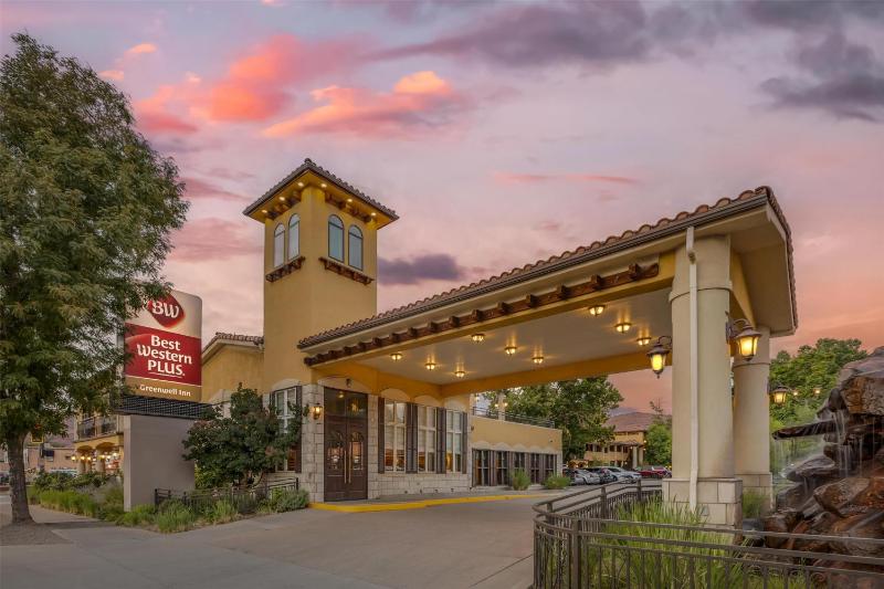 Best Western Plus Greenwell Inn - image 1