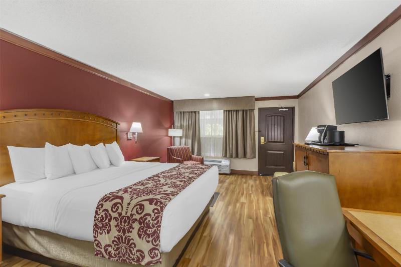 Best Western Plus Greenwell Inn - image 22