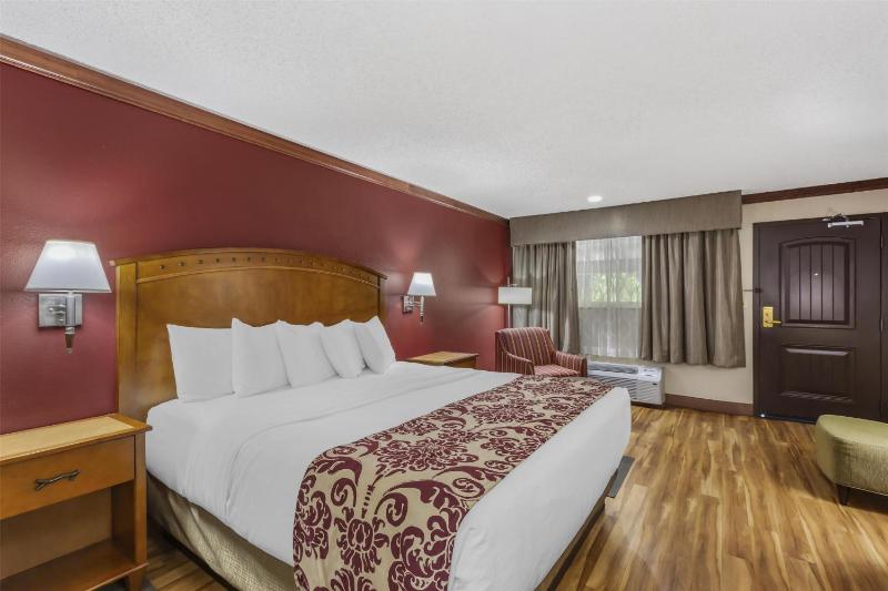 Best Western Plus Greenwell Inn - image 36