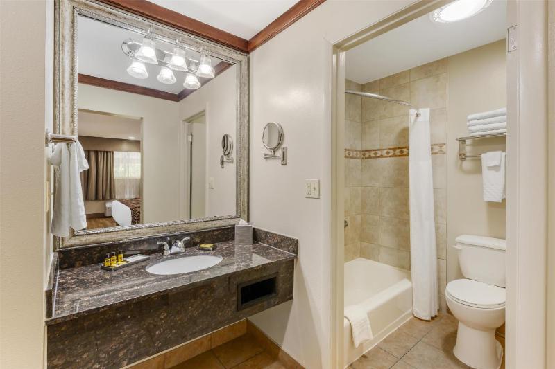 Best Western Plus Greenwell Inn - image 34