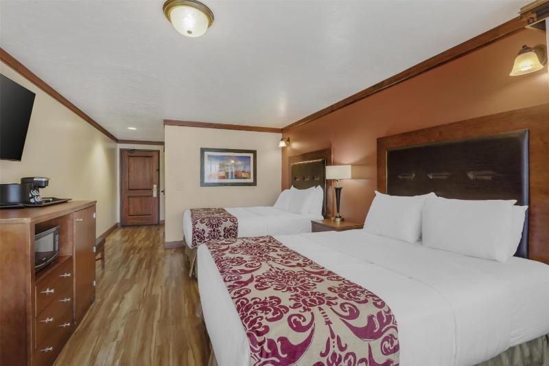 Best Western Plus Greenwell Inn - image 8