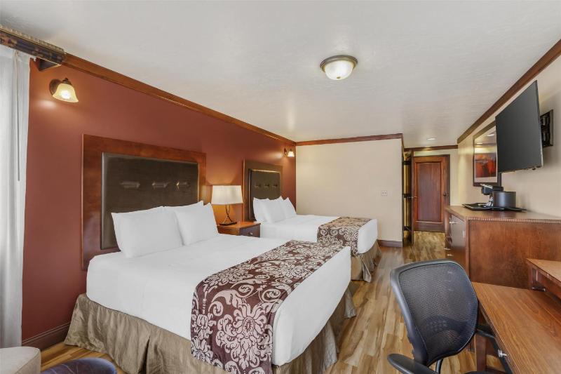 Best Western Plus Greenwell Inn - image 3