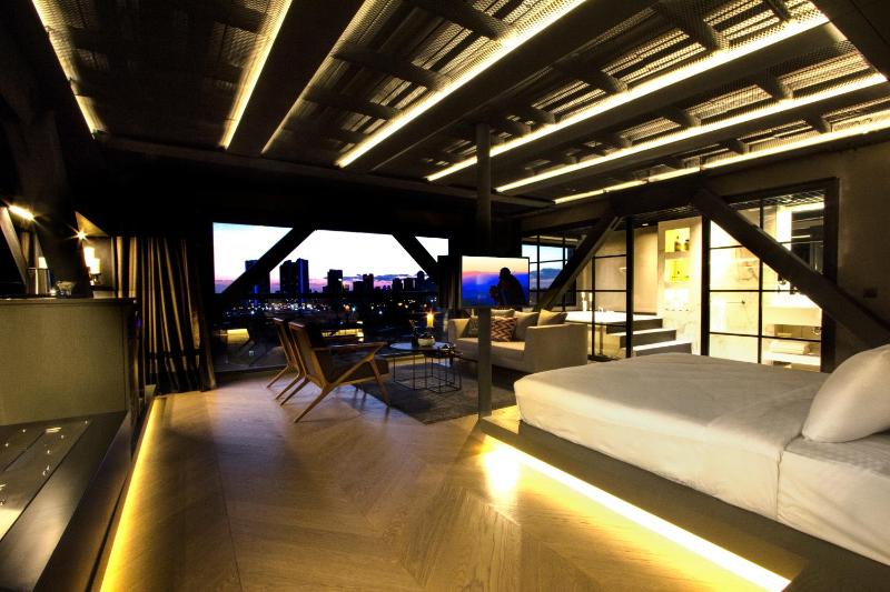 Jacuzzi Suite image 1