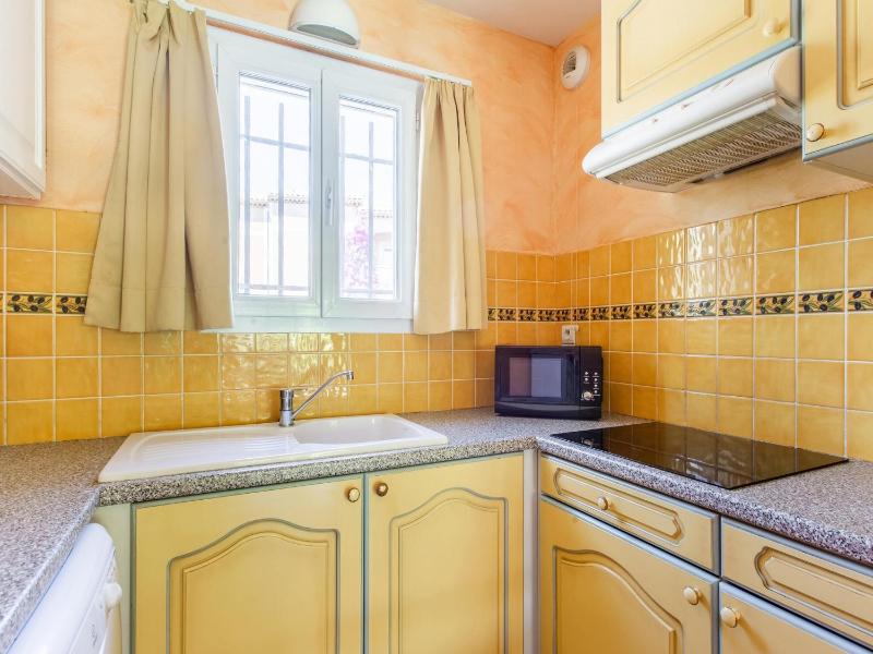 Holiday Home in Arles with Pool & Terrace - image 29