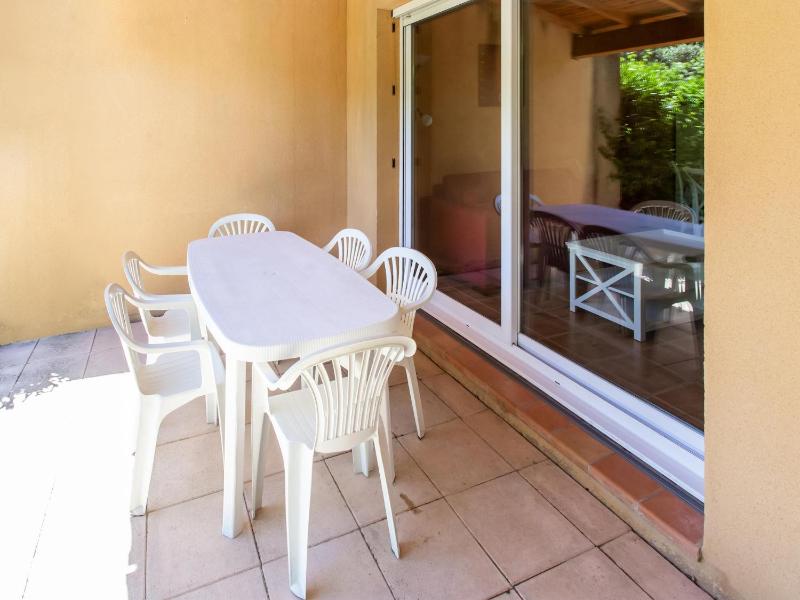 Holiday Home in Arles with Pool & Terrace - image 19