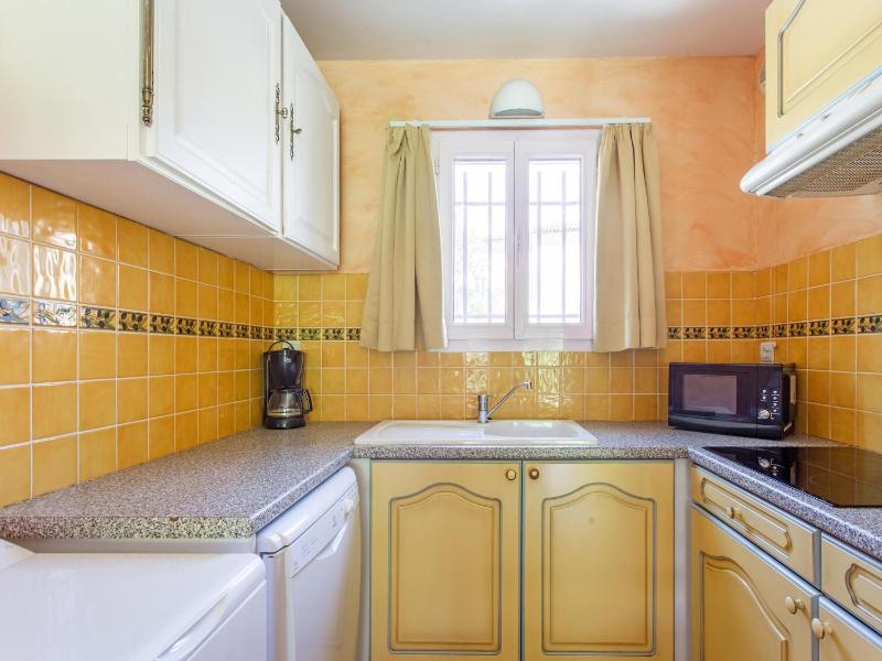 Holiday Home in Arles with Pool & Terrace - image 18