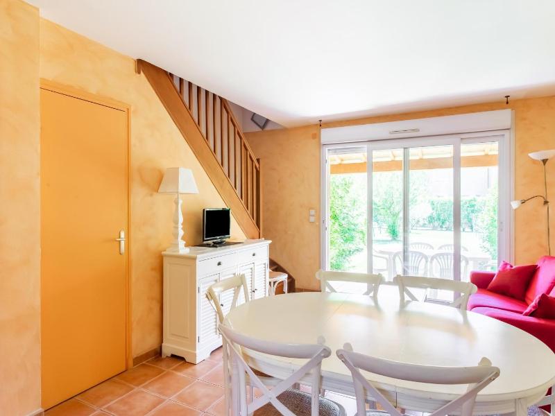Holiday Home in Arles with Pool & Terrace - image 32