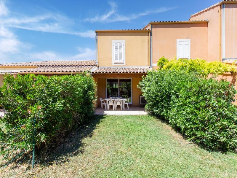 Holiday Home in Arles with Pool & Terrace - image 27