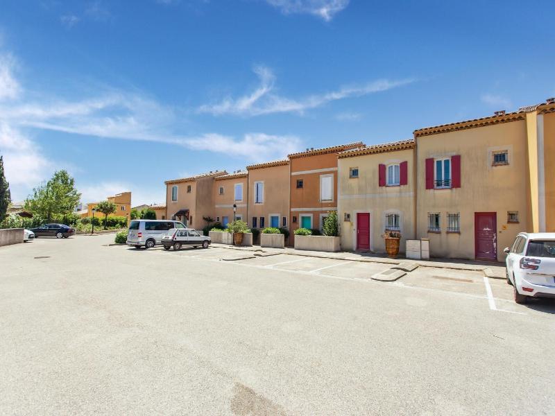 Holiday Home in Arles with Pool & Terrace - image 26
