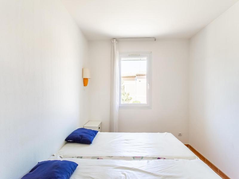 Holiday Home in Arles with Pool & Terrace - image 7