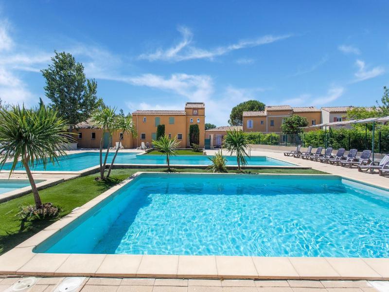Holiday Home in Arles with Pool & Terrace - image 14