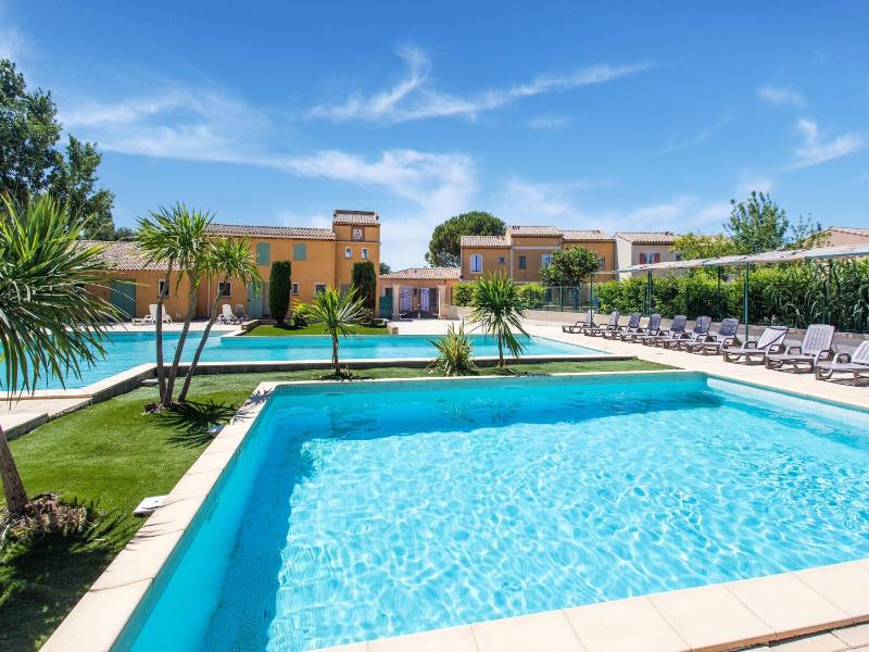 Holiday Home in Arles with Pool & Terrace - image 22