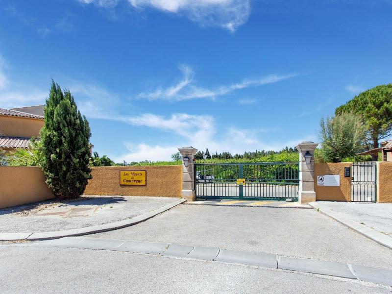 Holiday Home in Arles with Pool & Terrace - image 21
