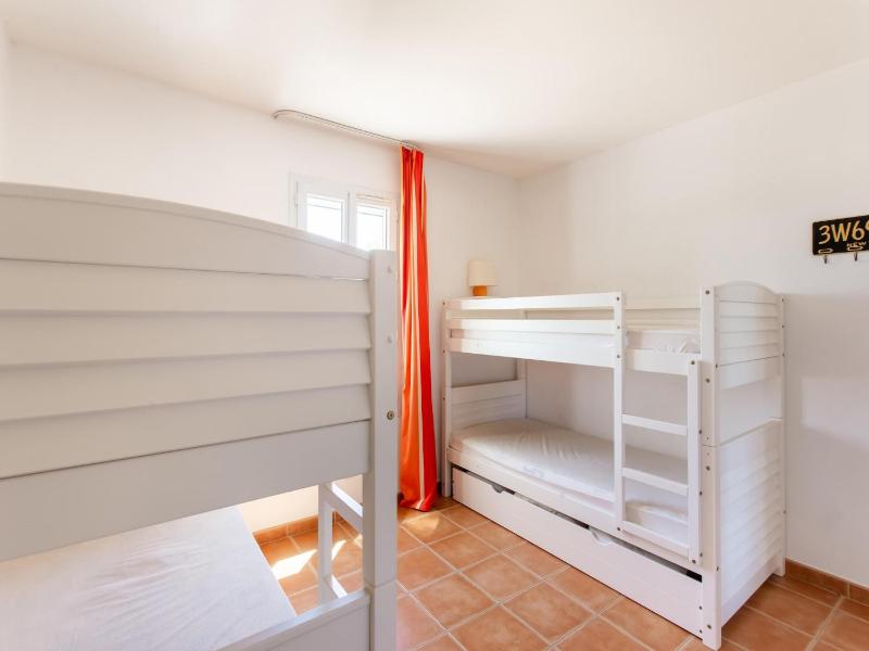 Holiday Home in Arles with Pool & Terrace - image 9