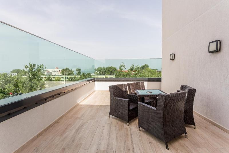 Deluxe Double Room with Terrace image 2