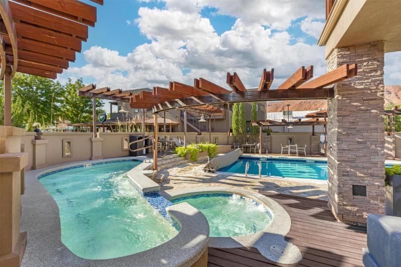Best Western Plus Canyonlands Inn - image 16