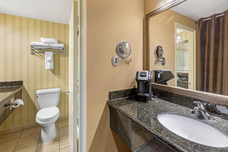 Best Western Plus Canyonlands Inn - image 36