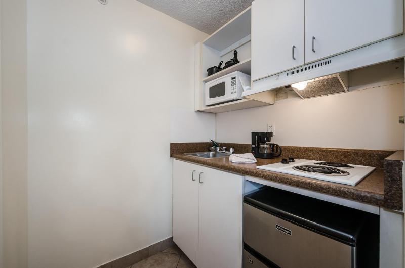 Upgraded Single Non-Smoking, Kitchenette image 3