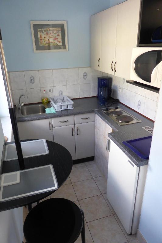 Studio with Private External Bathroom image 3