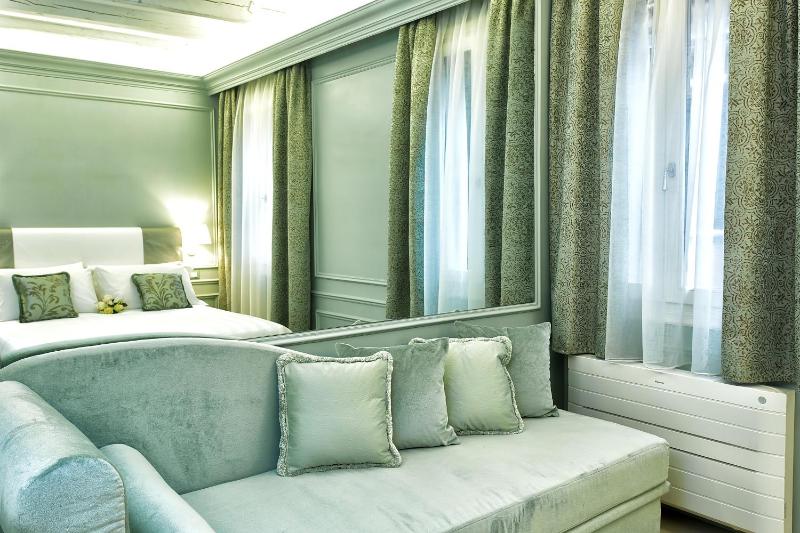 Deluxe Triple Room image 4