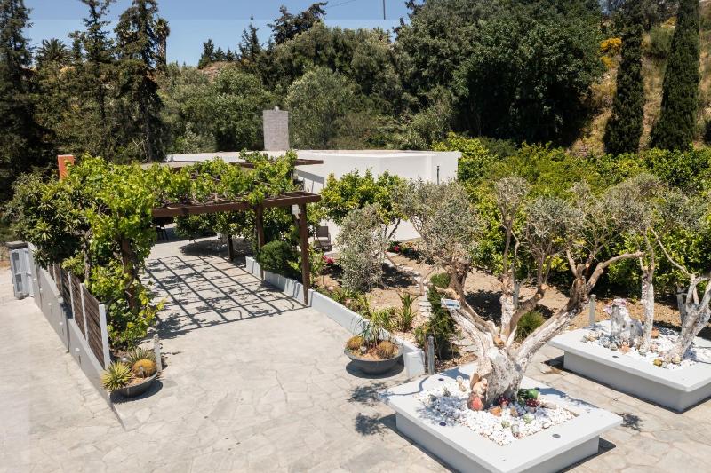 Antigone Estate - image 6