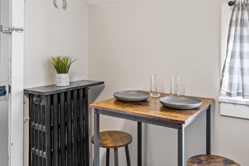Cozy Studio Retreat in the Heart of the Highlands - image 29