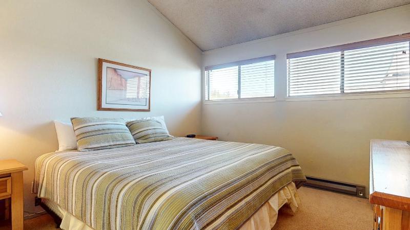 Summit 34 Apartment - image 16