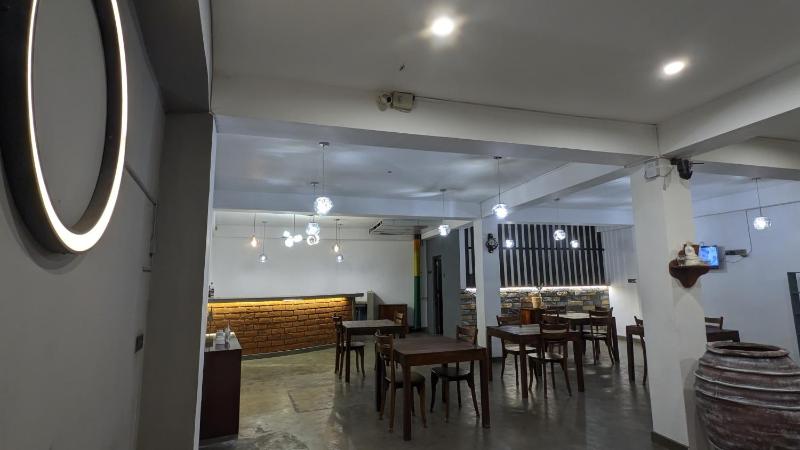 Ari's Seabreeze Villa - image 8