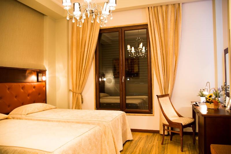 Standard Twin Room with Free Parking and Wi-Fi image 1