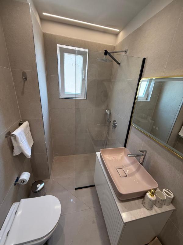 Ori Drymades home - image 8