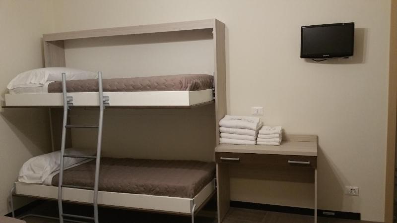 Quadruple Room with Kitchenette image 3
