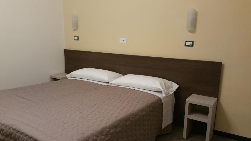 Double or Twin Room image 4