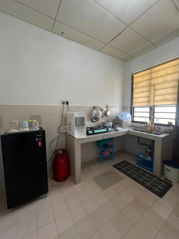 NH1 Homestay Gong Badak - image 10
