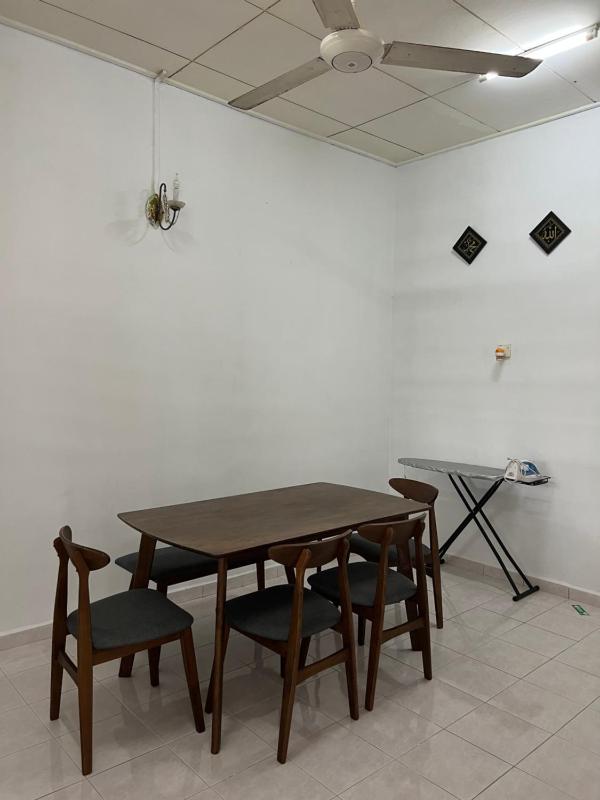 NH1 Homestay Gong Badak - image 6